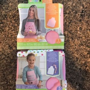 *BNWT* Adult & Children’s Personalize Aprons